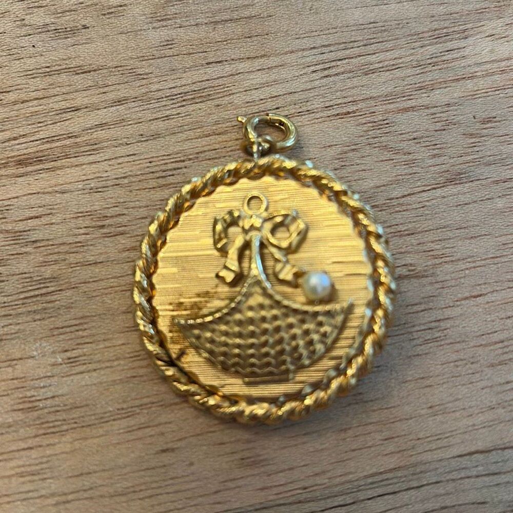 Vintage large round disc gold basket charm with pearl for charm bracelet